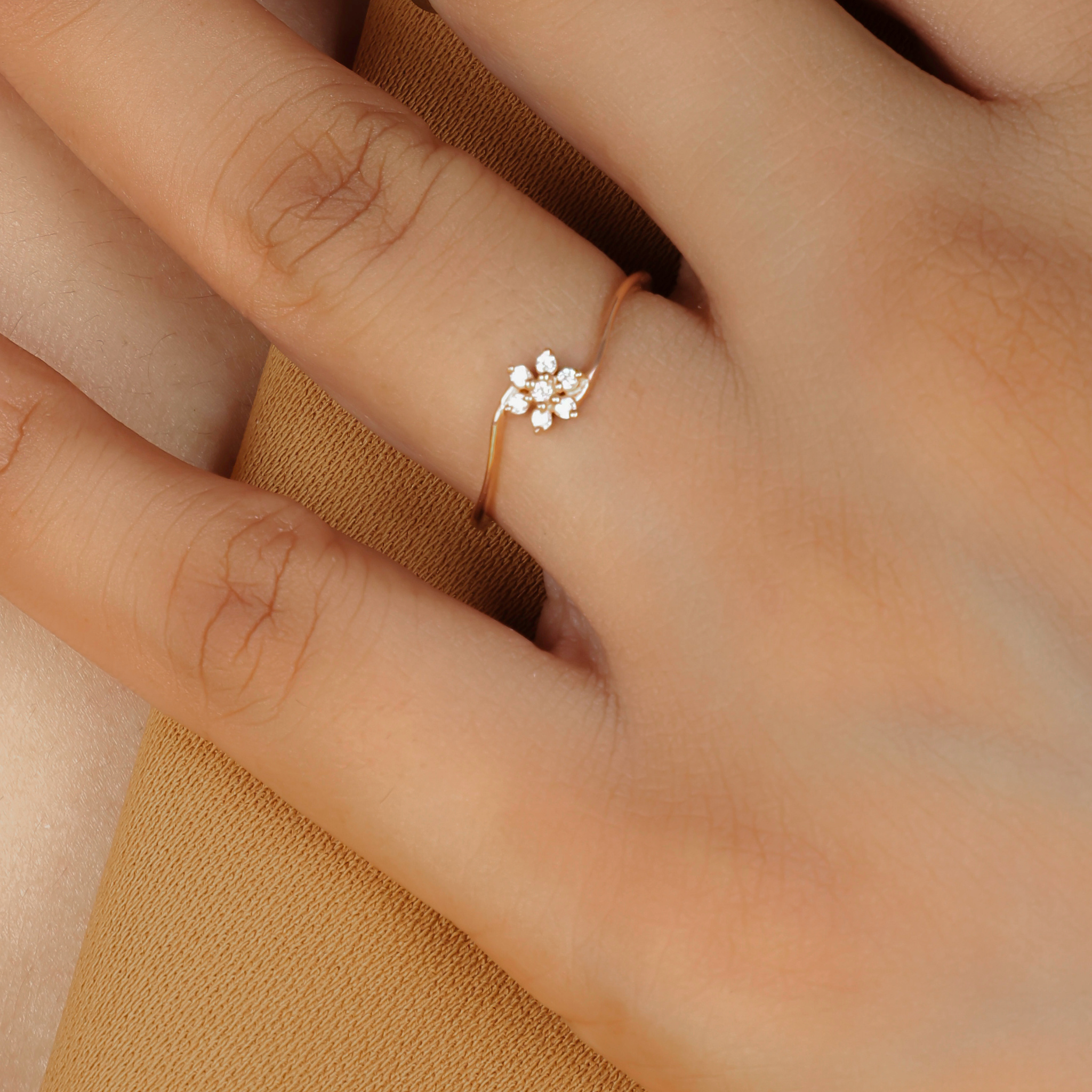 Sparkling Flower Solitaire Ring, Hallmarked 925 Sterling Silver